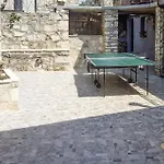 Gorgeous Home In Zastrazisce * Zastražišće