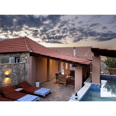 Gorgeous Home In Zastrazisce Zastražišće